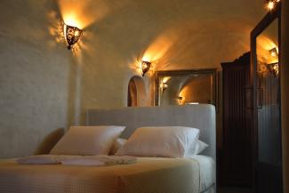 Deluxe Suite with Indoor Plunge Pool and Caldera View
