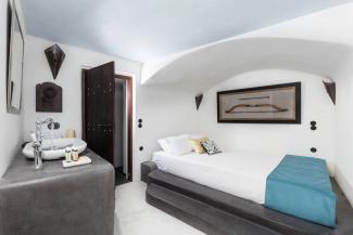 Deluxe Suite with Indoor Plunge Pool and Caldera View