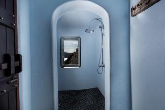 Deluxe Suite with Indoor Plunge Pool and Caldera View